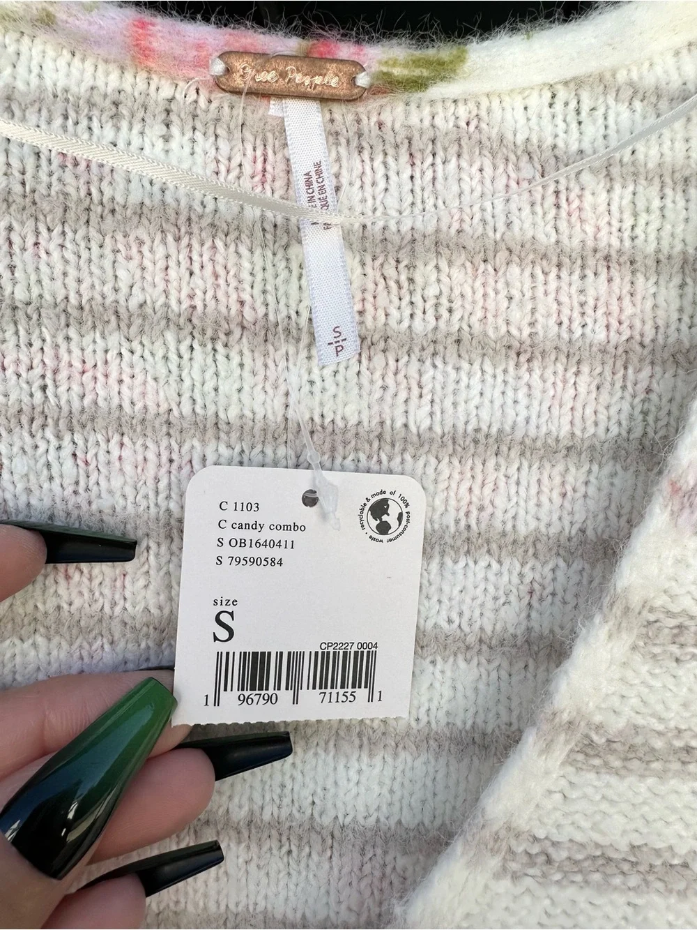 NWT FREE PEOPLE BED OF ROSES SWEATER SIZE SMALL!! SO CUTE!!!